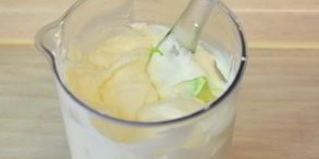 фисташковый рулет с клубникой