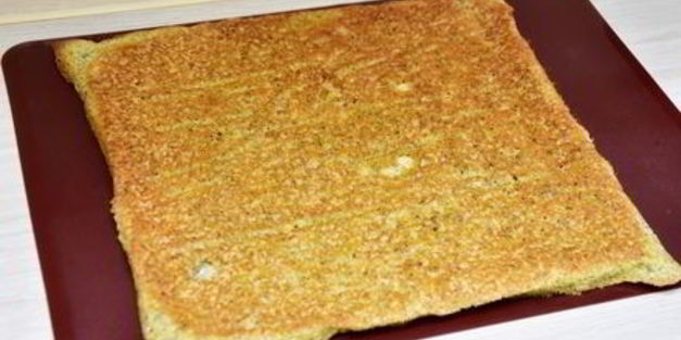 фисташковый рулет с клубникой