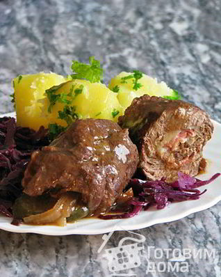Говяжий рулет с капустой и картошкой