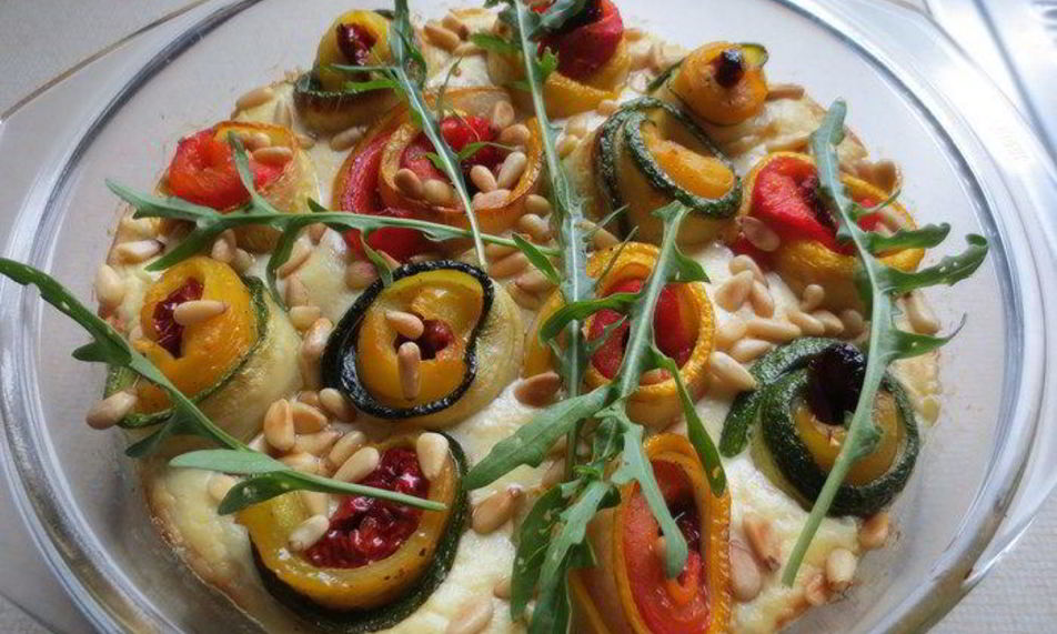 Рецепт гратен вкусняшка с рулетиками из цукини с рикоттой и кедровыми орешками