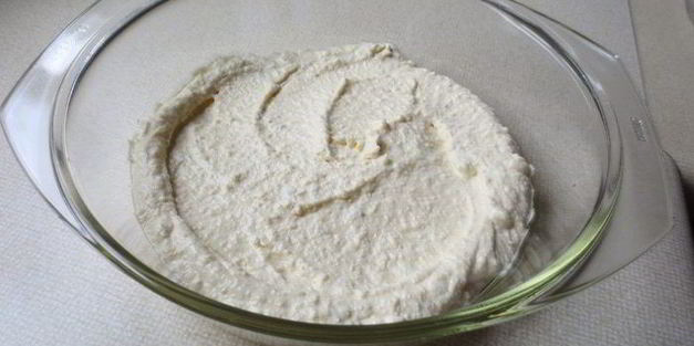 гратен вкусняшка с рулетиками из цукини с рикоттой и кедровыми орешками