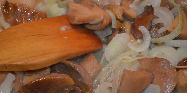 грибной рулет из картофельного теста