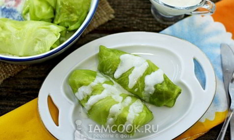 Рецепт капустных рулетиков с белыма соусома ны пару