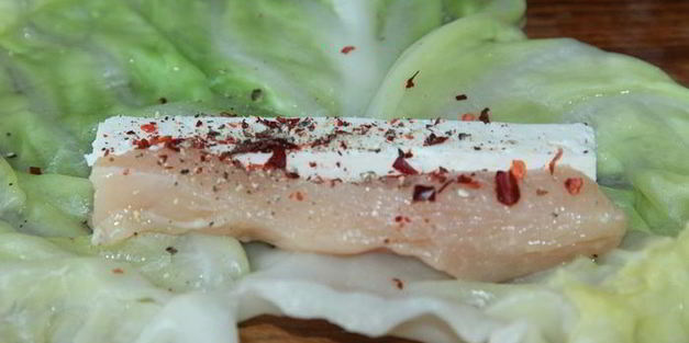 капустные рулетики с куриным филе и брынзой