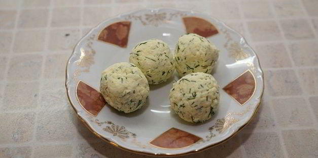 куриный рулет с черносливом в слоеной шубке