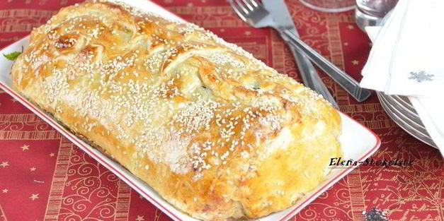 куриный рулет с черносливом в слоеной шубке