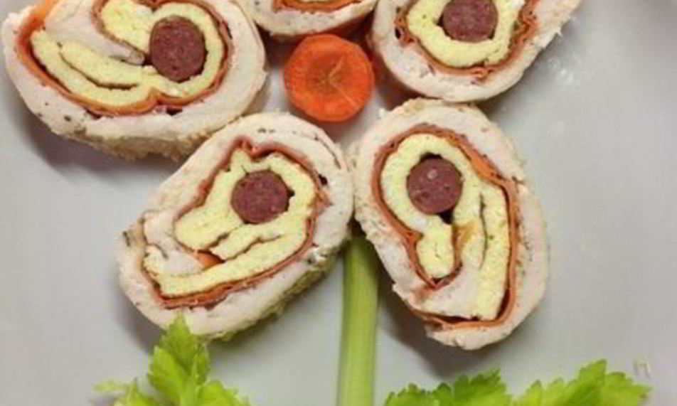 Рецепт куриный рулет с омлетом и охотничьими колбасками