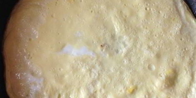 куриный рулет с омлетом и охотничьими колбасками