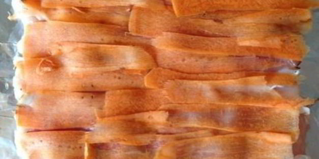 куриный рулет с омлетом и охотничьими колбасками