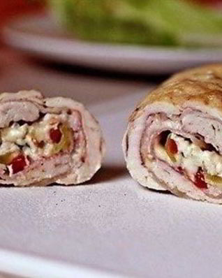 Куриный рулет с сыром и ветчиной