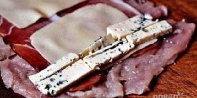 куриный рулет с сыром и ветчиной