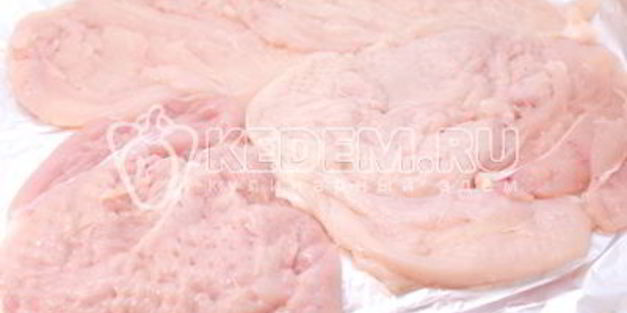 куриный рулет с укропом и брусникой