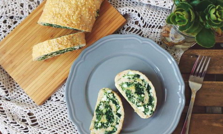 Рецепт куриный рулет со шпинатом и зеленым луком