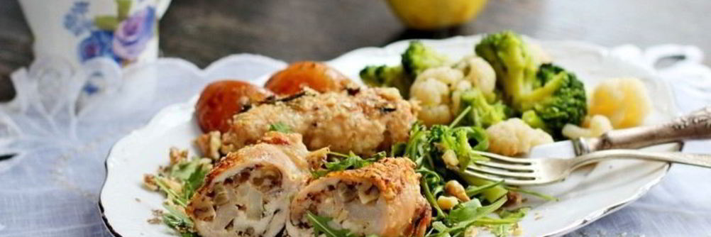 Куриные рулетики с грушей и орехами