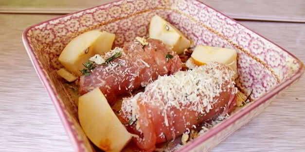 куриные рулетики с грушей и орехами