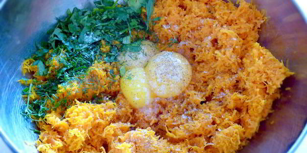 морковный рулет с сырной начинкой