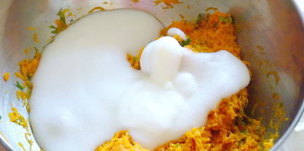 морковный рулет с сырной начинкой