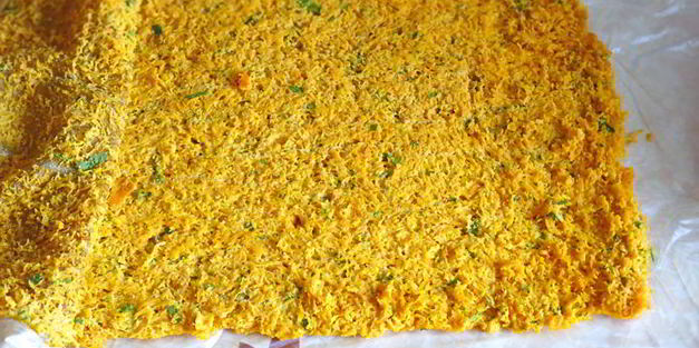 морковный рулет с сырной начинкой