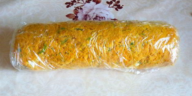 морковный рулет с сырной начинкой