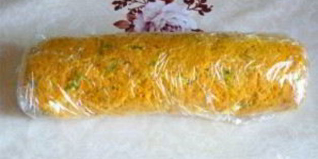 морковный рулет с сыром и зеленью