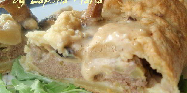 мясной рулет с грибами и кабачком