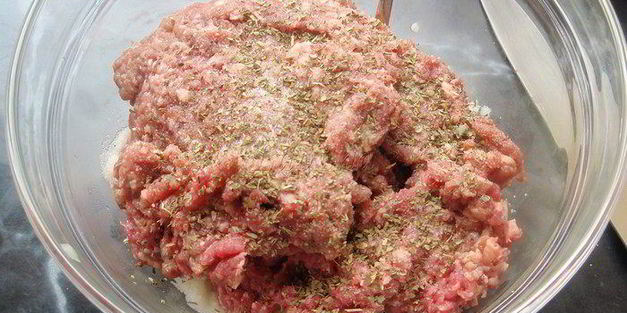 мясной рулет с начинкой из капусты