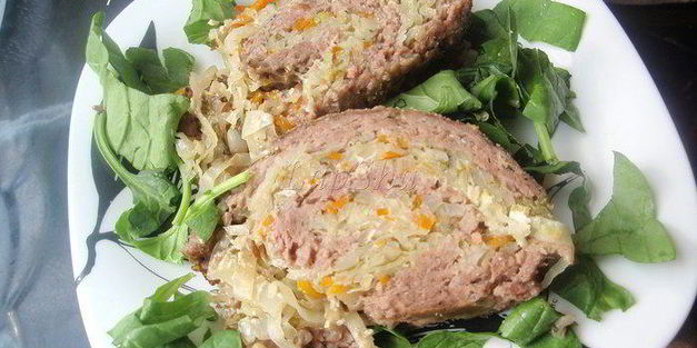 мясной рулет с начинкой из капусты