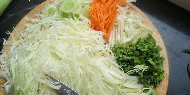 мясной рулет с начинкой из капусты