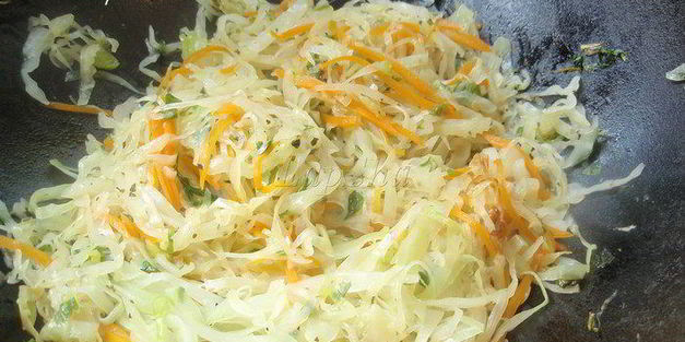 мясной рулет с начинкой из капусты