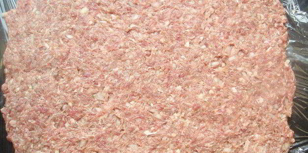 мясной рулет с начинкой из капусты