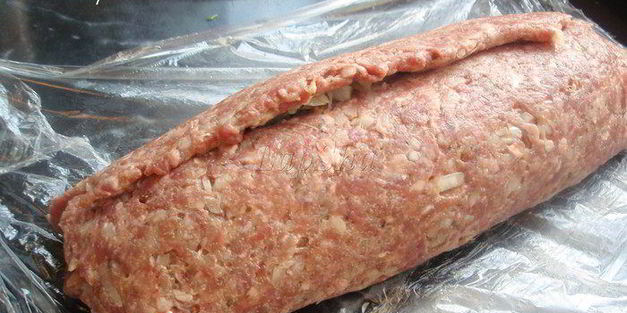 мясной рулет с начинкой из капусты