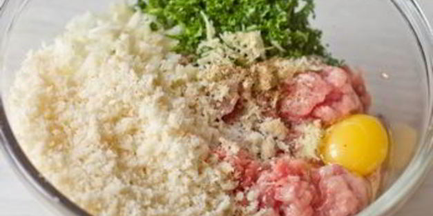 мясной рулет с вареными яйцами