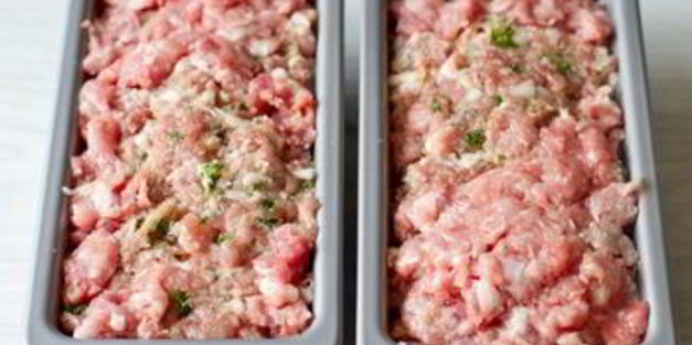 мясной рулет с вареными яйцами