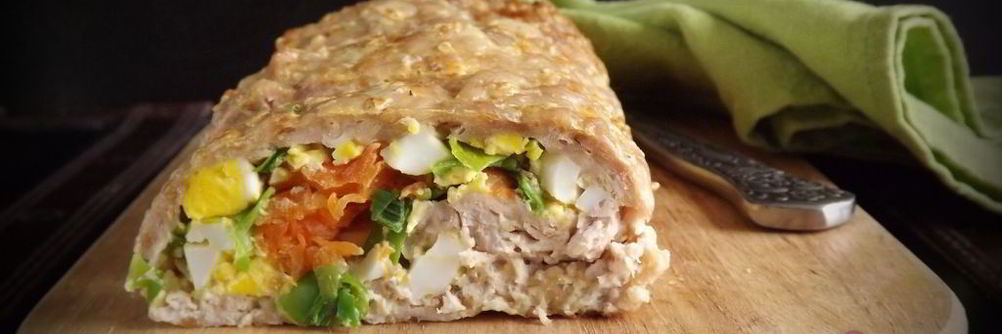Мясной рулет с яйцом и морковью