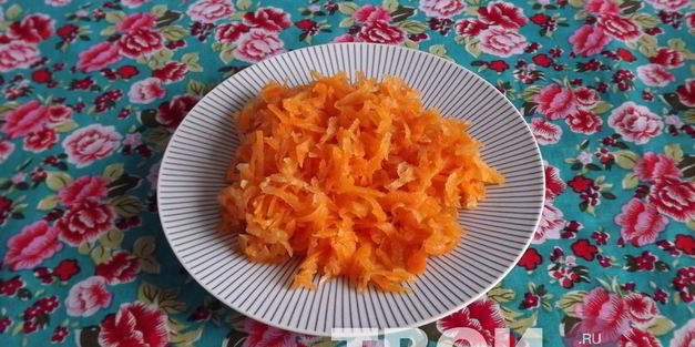 мясной рулет с яйцом и морковью