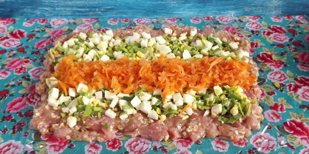 мясной рулет с яйцом и морковью