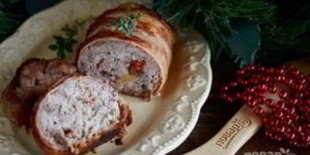 мясной рулет в беконе