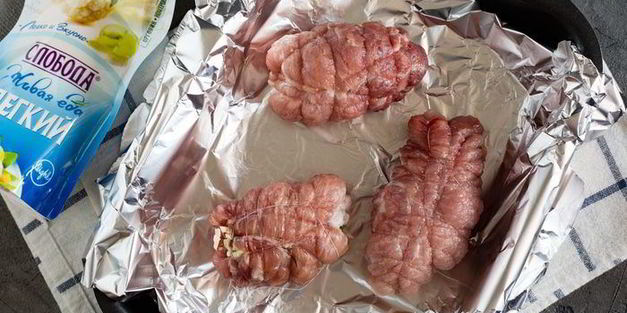 мясные рулетики с сыром и зеленью