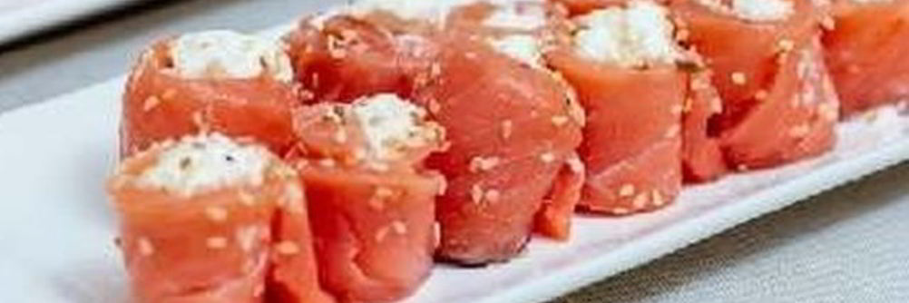 Нежные рулетики из семги с сыром