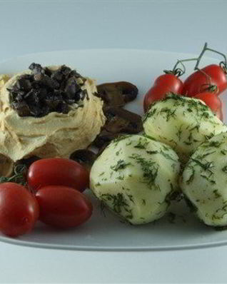 Обед из картофеля с грибами и овощными рулетами