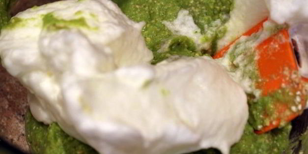 рулет из брокколи с форелью