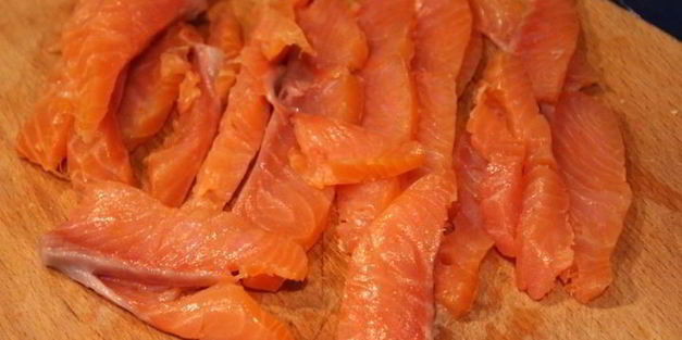 рулет из брокколи с форелью