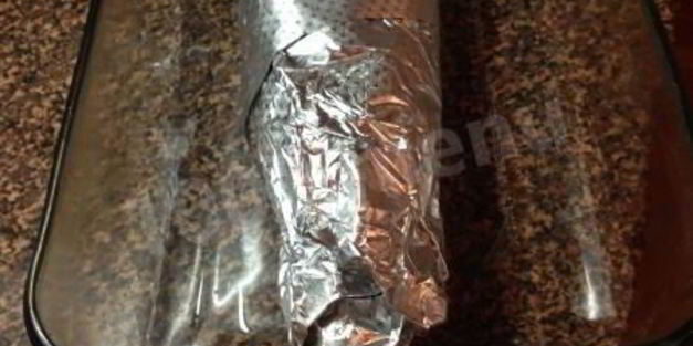 рулет из горбуши, фаршированный омлетом, грибами и луком