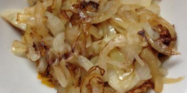 рулет из горбуши, фаршированный омлетом, грибами и луком