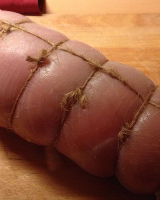 Рулет из индейки в беконе