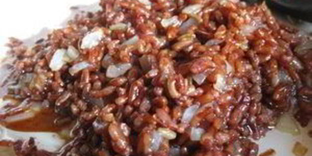 рулет из индейки в виноградных листьях, фаршированный рисом и баклажанами