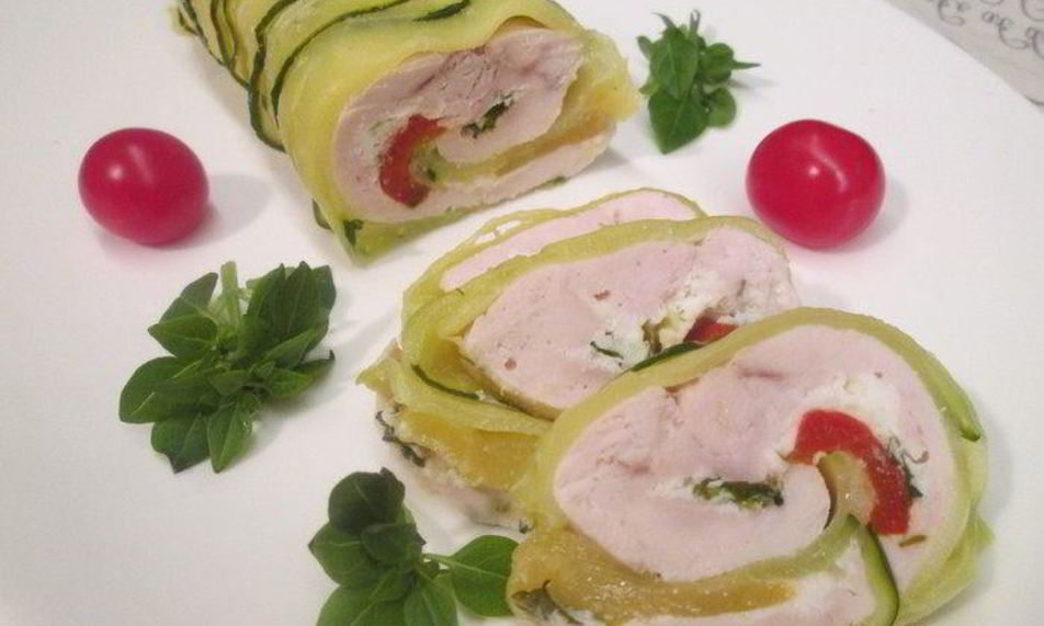 Рецепт рулет из курицы в цукини