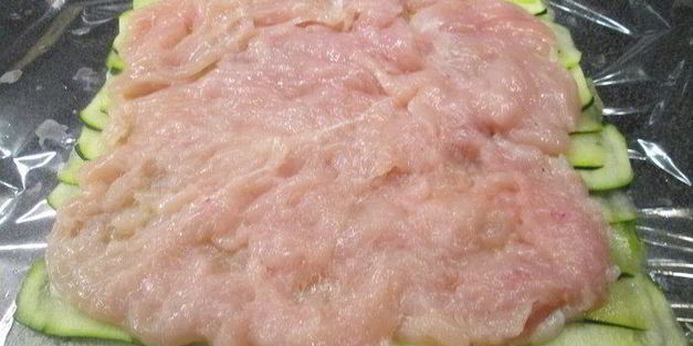 рулет из курицы в цукини