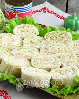 Рулет из лаваша с консервированной рыбой