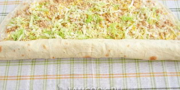 рулет из лаваша с консервированной рыбой